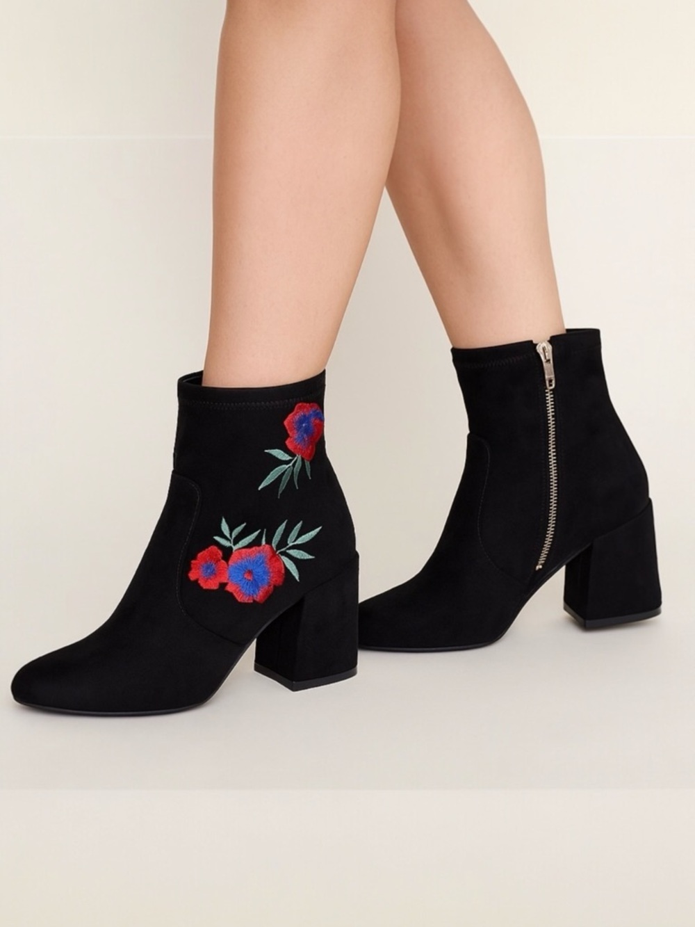 Rampage Itsie Black Faux Suede Floral Embroidered Chunky Block Heel Boots Sz 7.5
